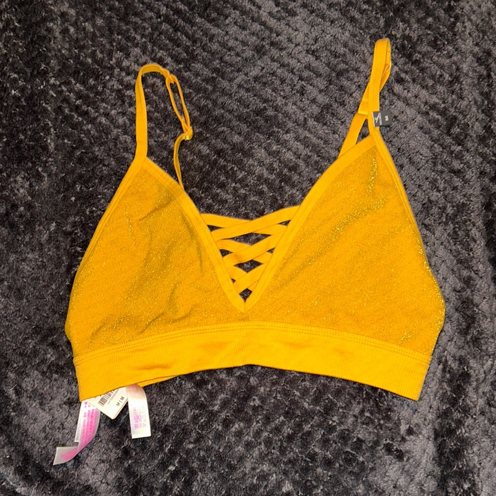 Women’s Victoria’s Secret pink NWT bralette size medium, no lining